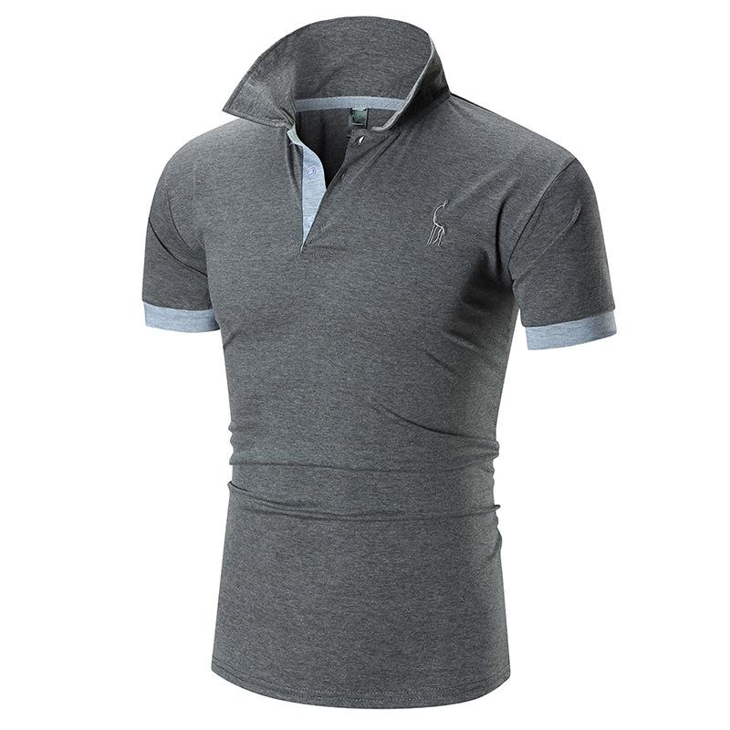 Polo informal con bordado de ciervo para hombre
